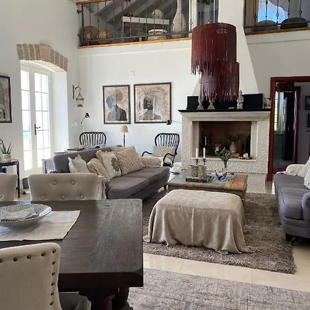 V Villa Komaji